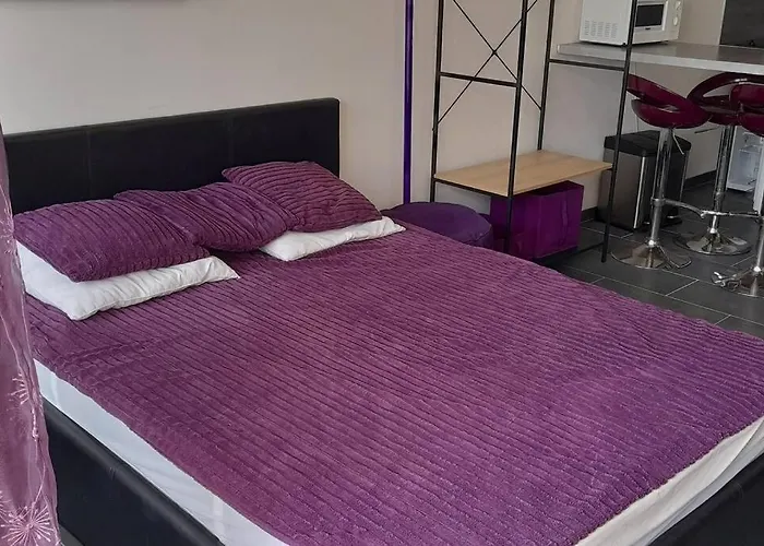 77, Heliopolis L Au Village Naturiste