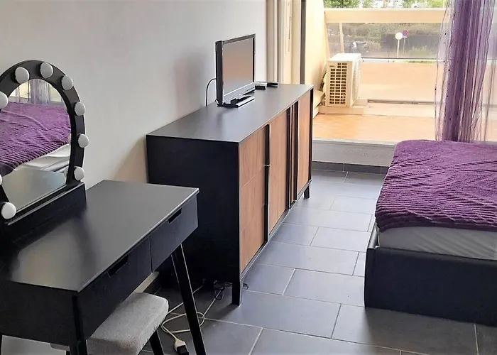 77, Heliopolis L Au Village Naturiste *