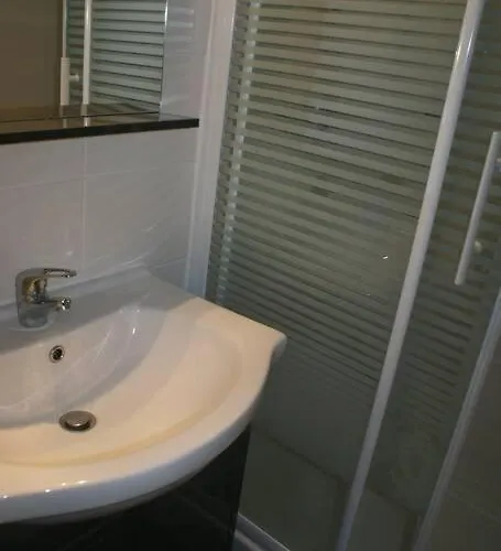 77, Heliopolis L Au Village Naturiste