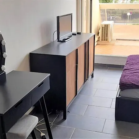77, Heliopolis L Au Village Naturiste *